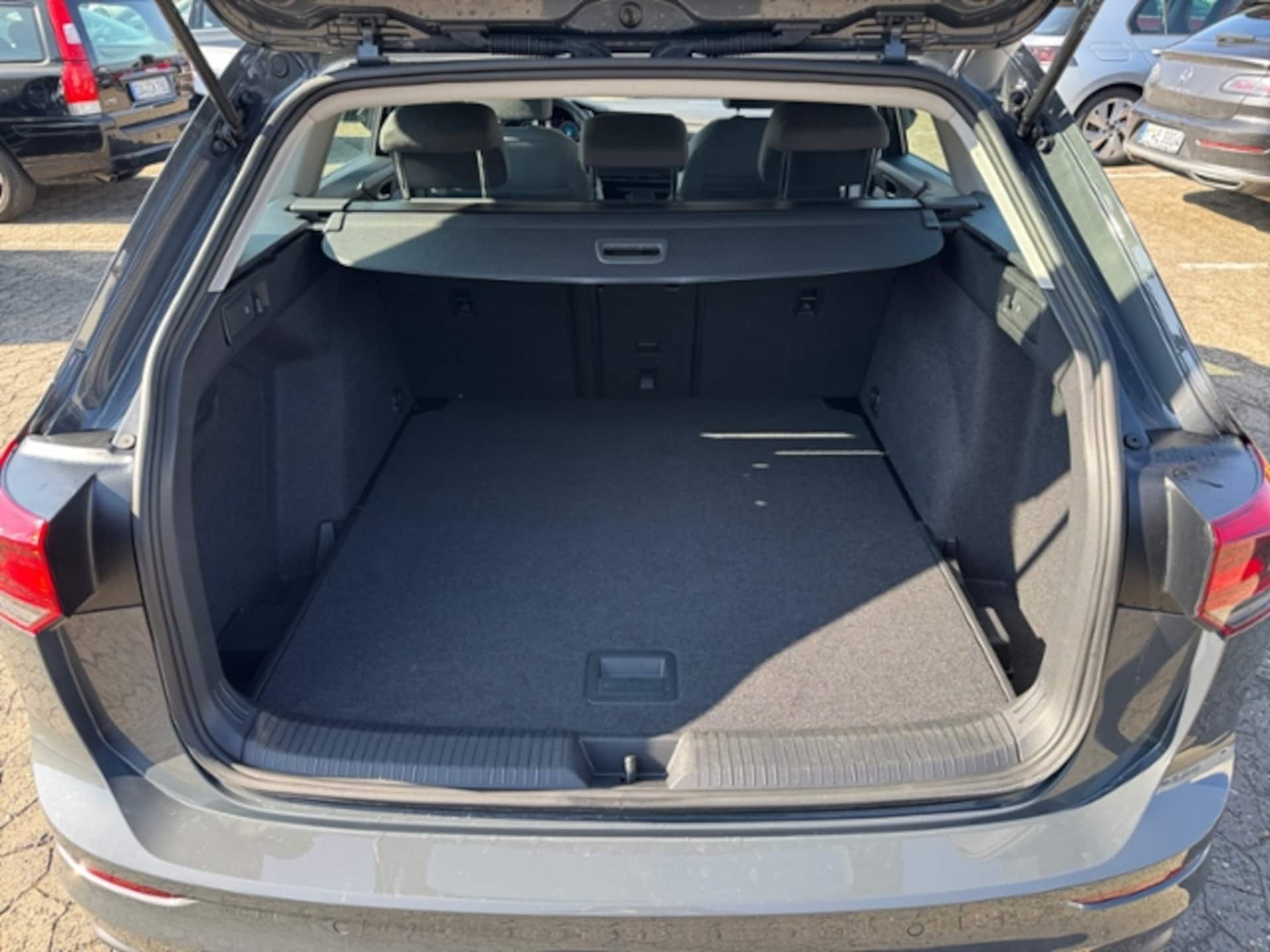 Volkswagen Golf Variant Life
