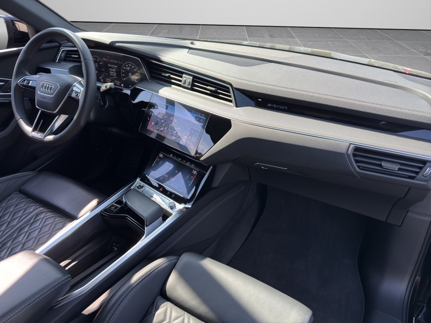 Bild über Audi Q8 Sportback e-tron S line 50 e-tron quattro - für weitere Informationen kontaktieren Sie den Audi Partner