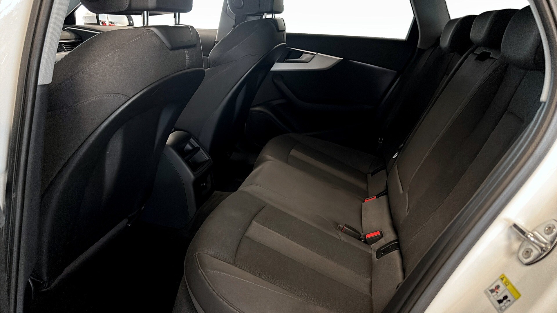 Bild som visar&nbsp;Audi A4 allroad quattro&nbsp;A4 allroad quattro 40 TDI Proline 204 hk S tronic - för mer information kontakta din Audi Partner