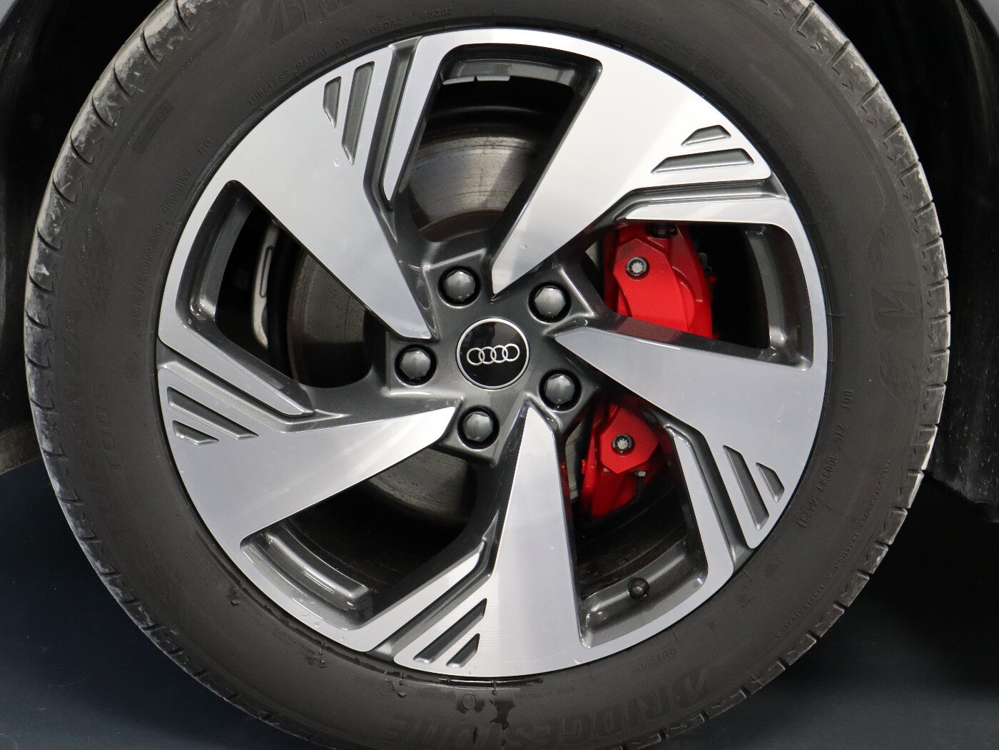 Image about Audi Q6 SUV e-tron e-tron quattro