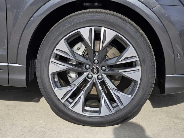 2026 Audi Q8 Premium Plus - Photo 7