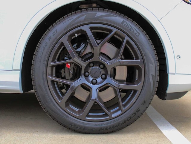 2026 Audi SQ7 Premium Plus - Photo 9