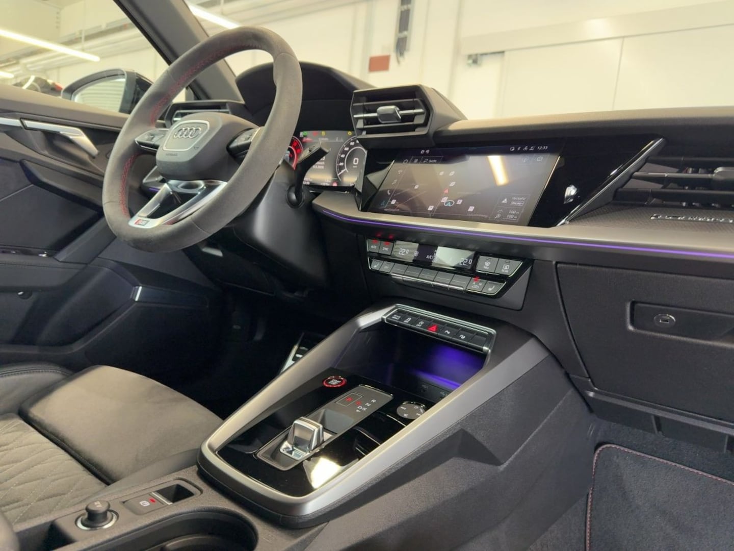 Bild über Audi RS 3 Sportback TFSI quattro S tronic - für weitere Informationen kontaktieren Sie den Audi Partner