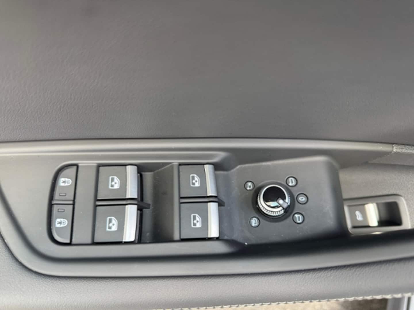 Bild über Audi A4 Avant S line 40 TFSI quattro S tronic - für weitere Informationen kontaktieren Sie den Audi Partner