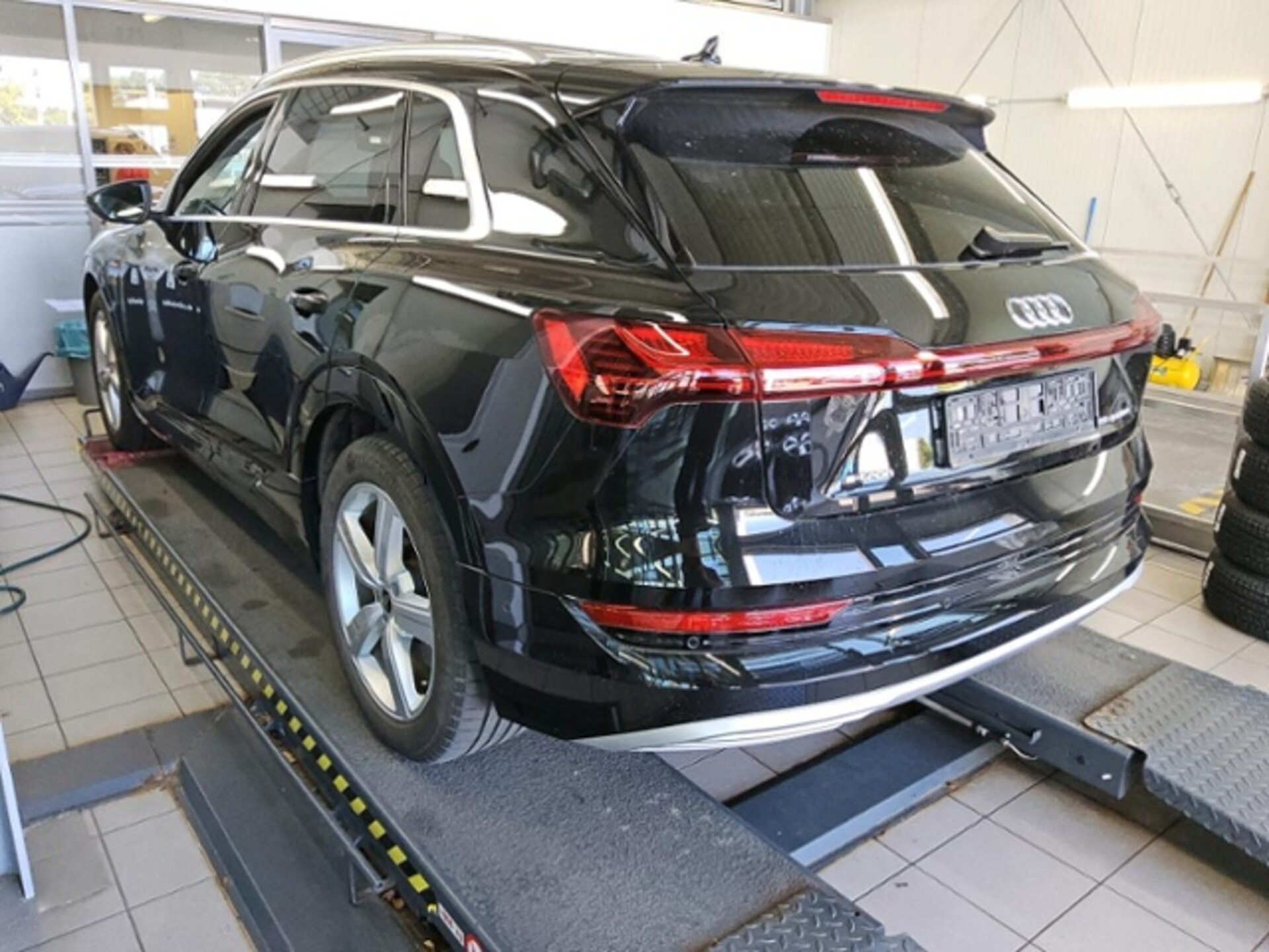 Audi e-tron advanced