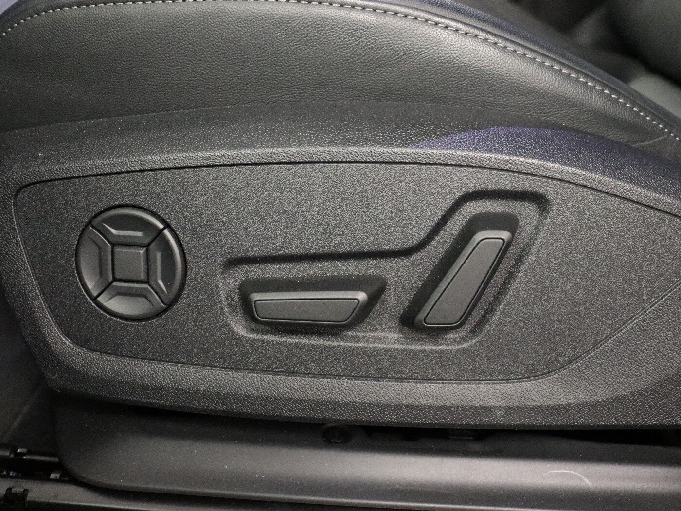 Image about Audi Q6 SUV e-tron e-tron quattro