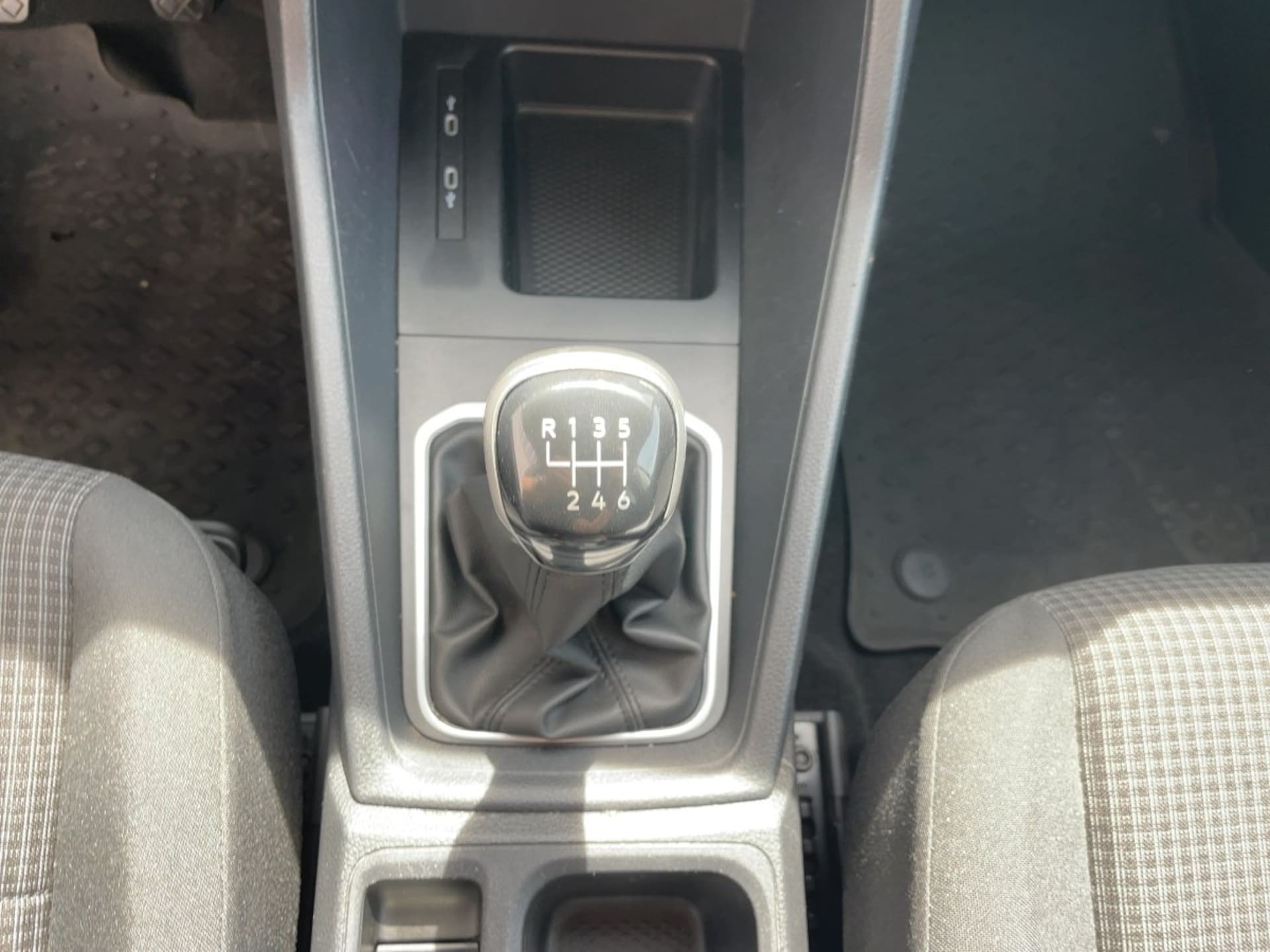 Volkswagen Caddy Maxi Basis-Modell