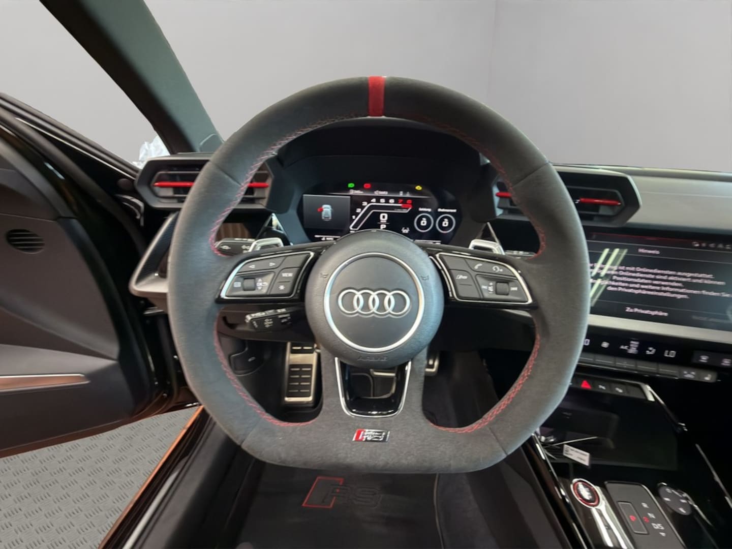 Bild über Audi RS 3 Sportback TFSI quattro S tronic - für weitere Informationen kontaktieren Sie den Audi Partner