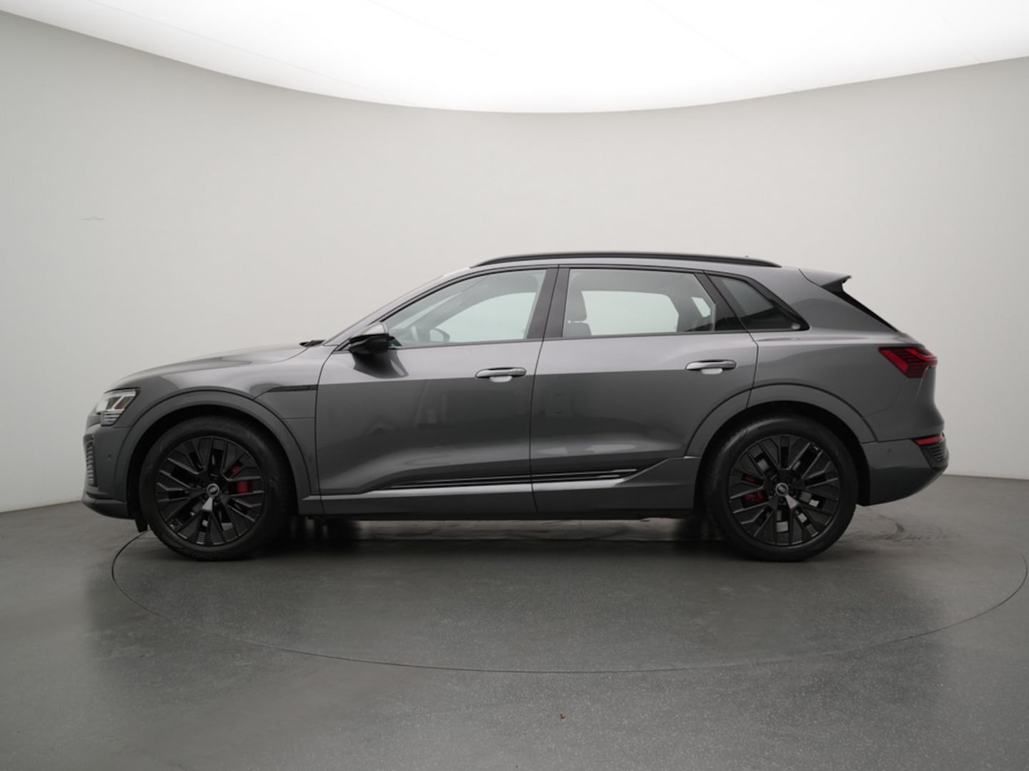 Bild über Audi Q8 e-tron S line 50 e-tron quattro - für weitere Informationen kontaktieren Sie den Audi Partner