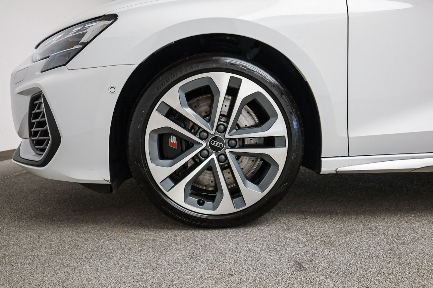 Bild über Audi S3 Sportback TFSI quattro S tronic - für weitere Informationen kontaktieren Sie den Audi Partner