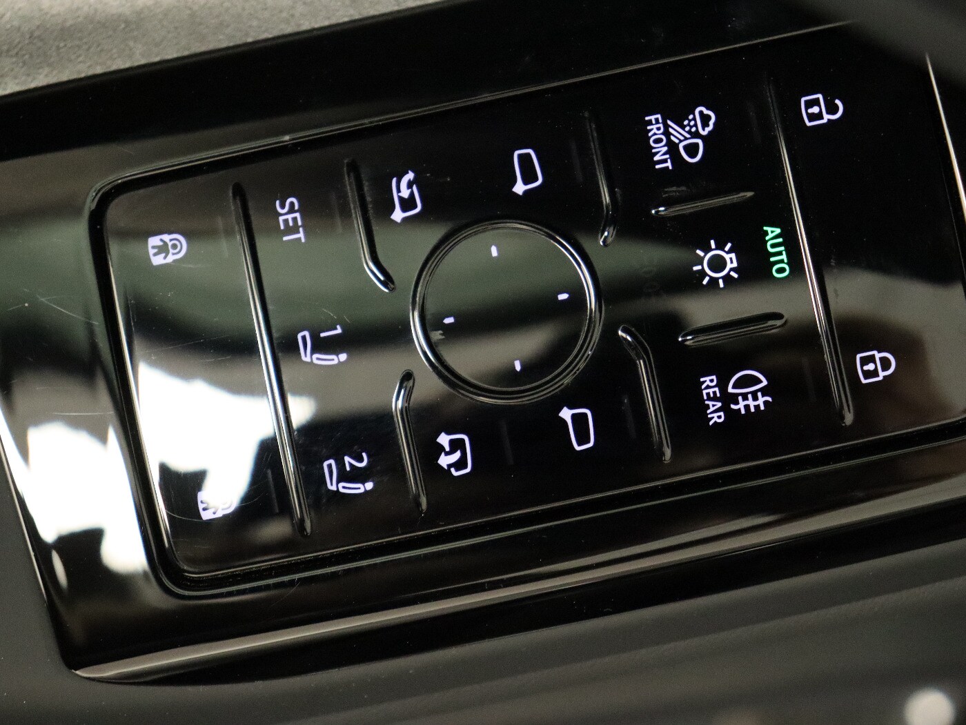 Image about Audi Q6 SUV e-tron e-tron quattro