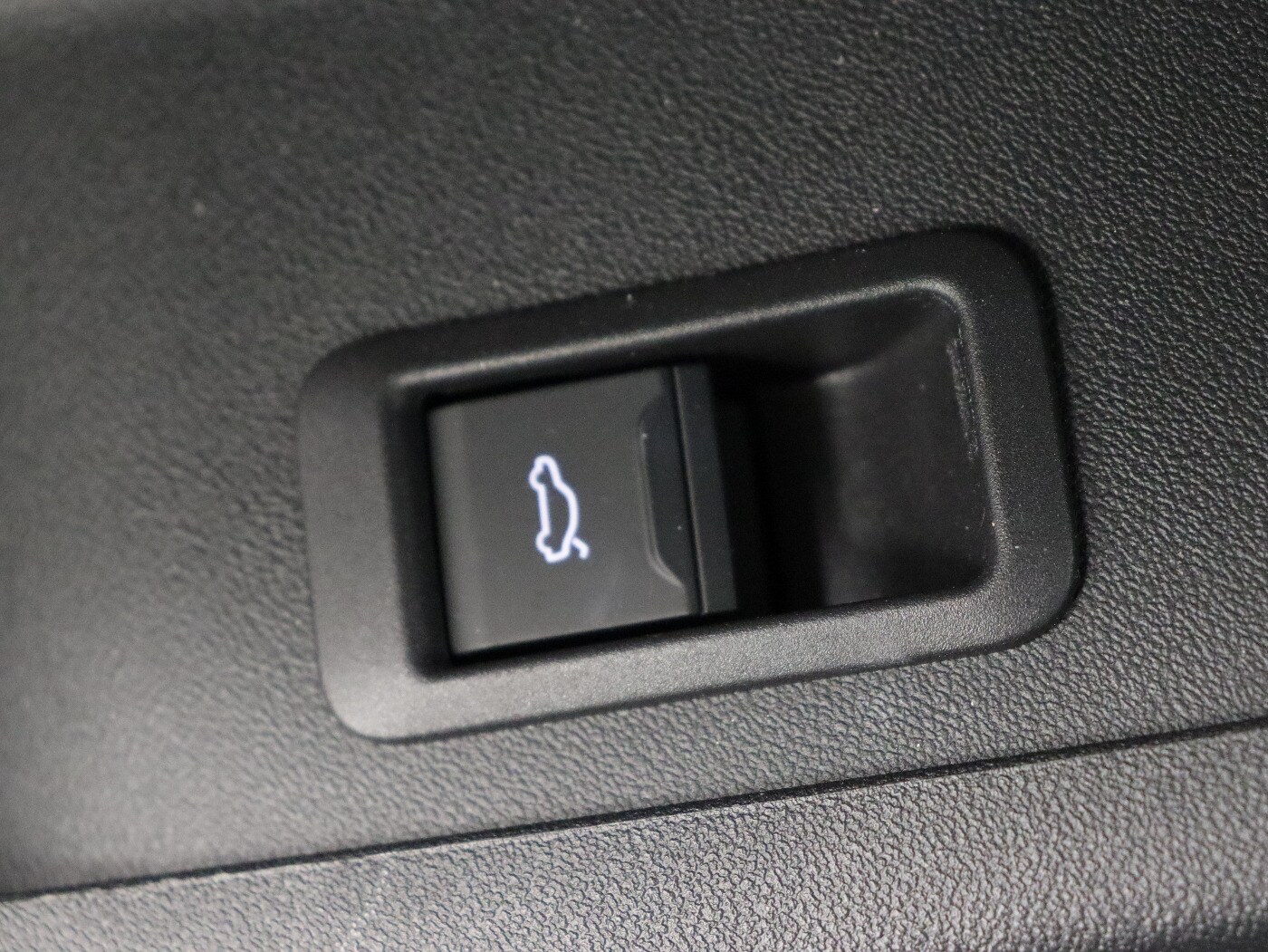 Image about Audi Q6 SUV e-tron e-tron quattro