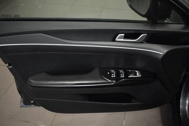 2021 Kia K5 LXS - Photo 32
