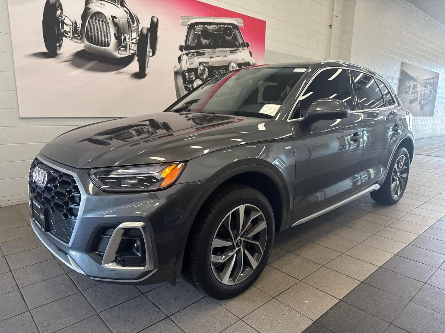 2024 Audi Q5 45 Premium Plus's photo