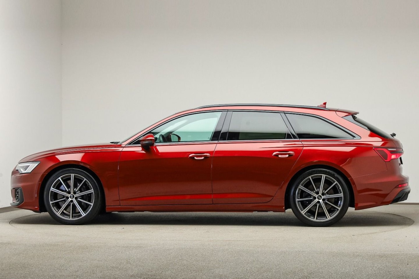 Bild über Audi S6 Avant TDI quattro tiptronic - für weitere Informationen kontaktieren Sie den Audi Partner