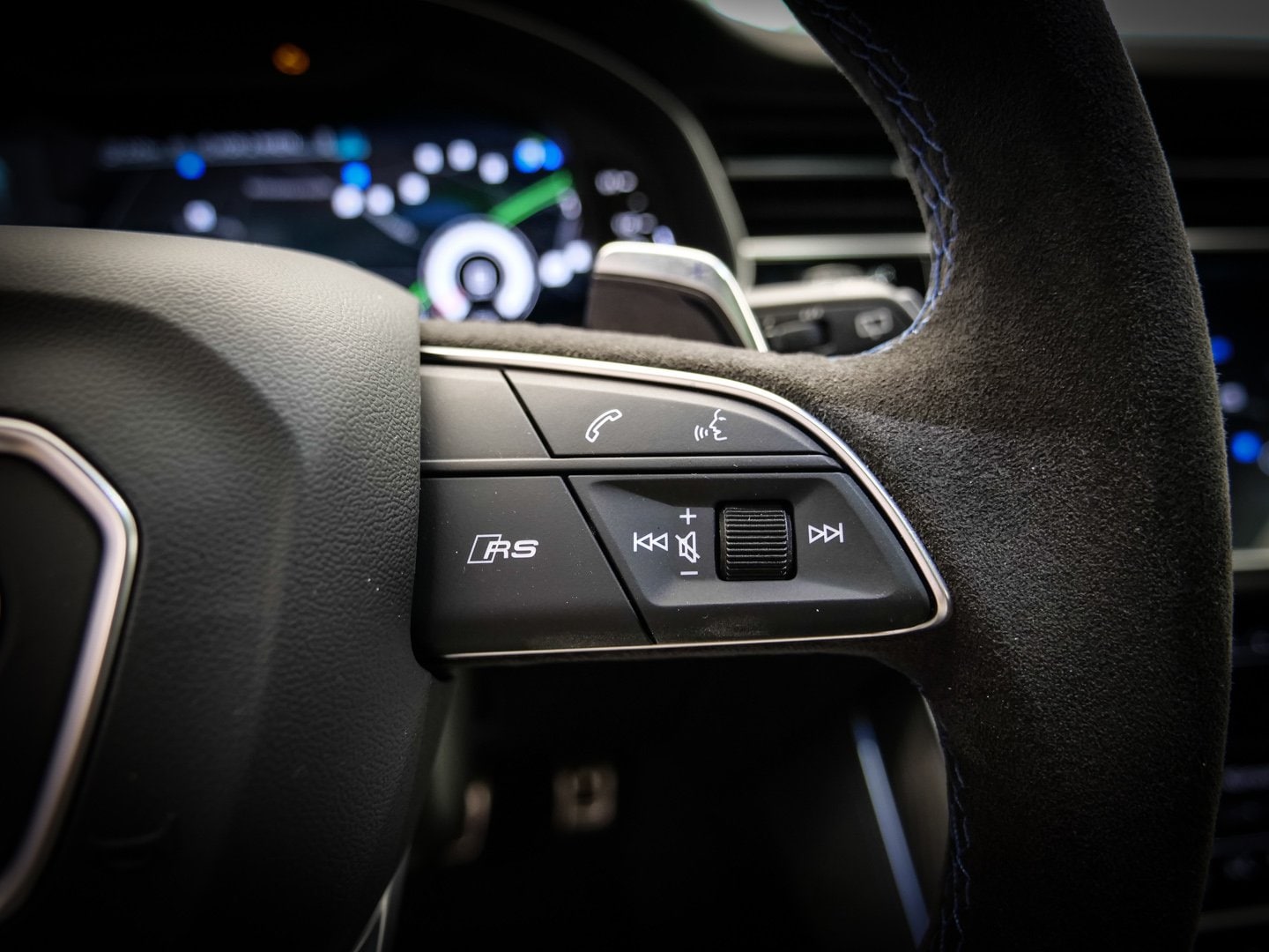 Bild über Audi RS Q8 SUV TFSI quattro 471 kW tiptronic - für weitere Informationen kontaktieren Sie den Audi Partner