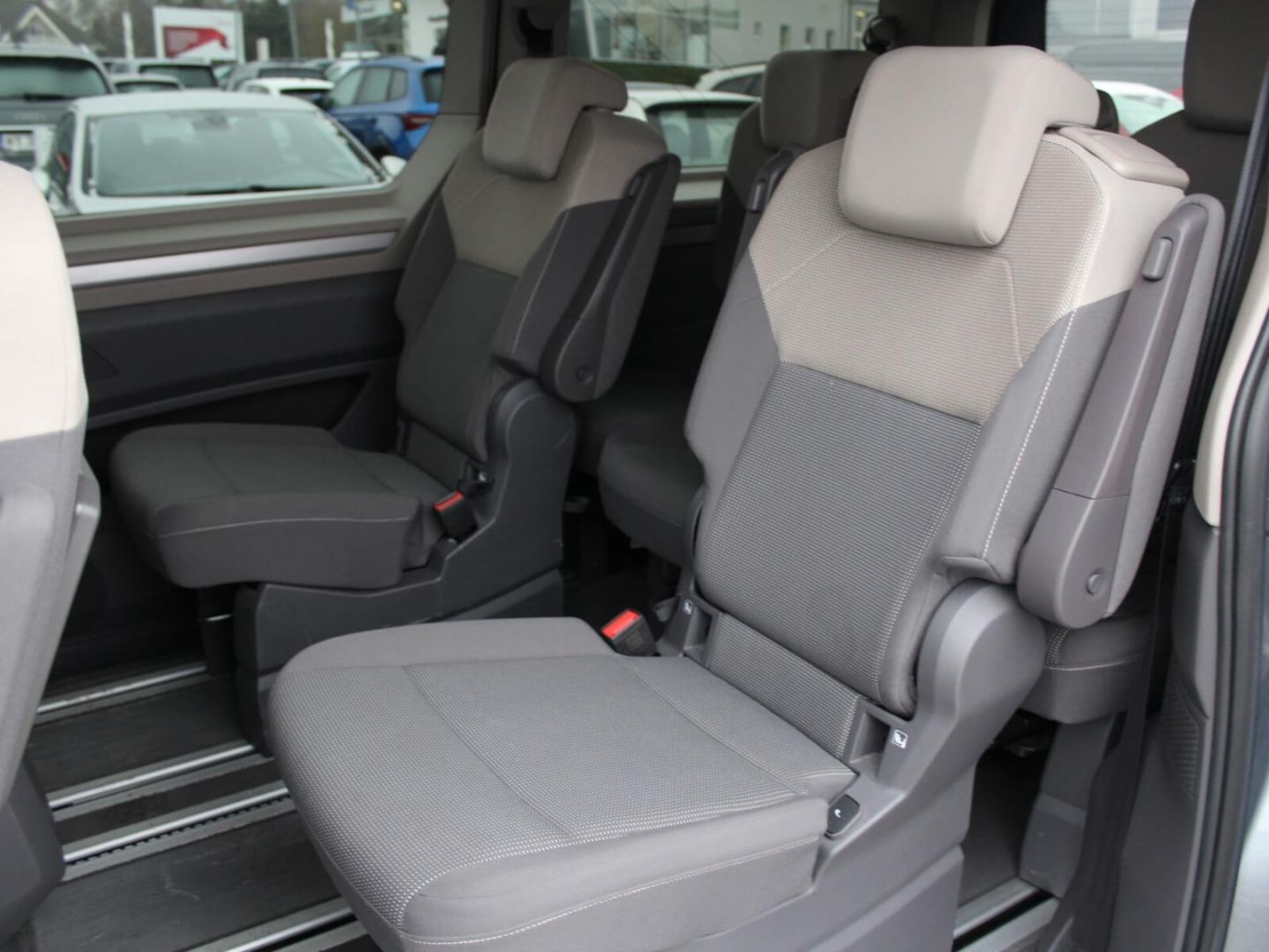 Volkswagen Multivan długi rozstaw osi Life