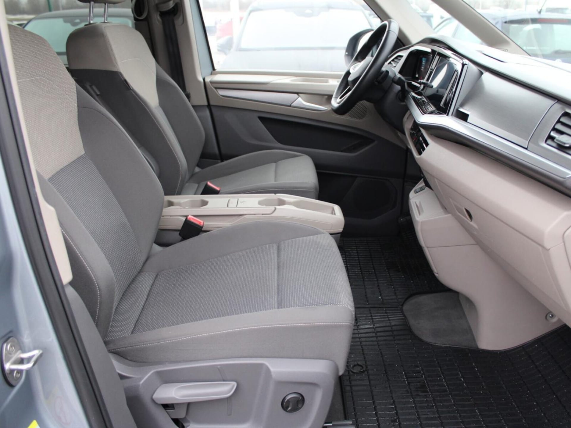 Volkswagen Multivan długi rozstaw osi Life