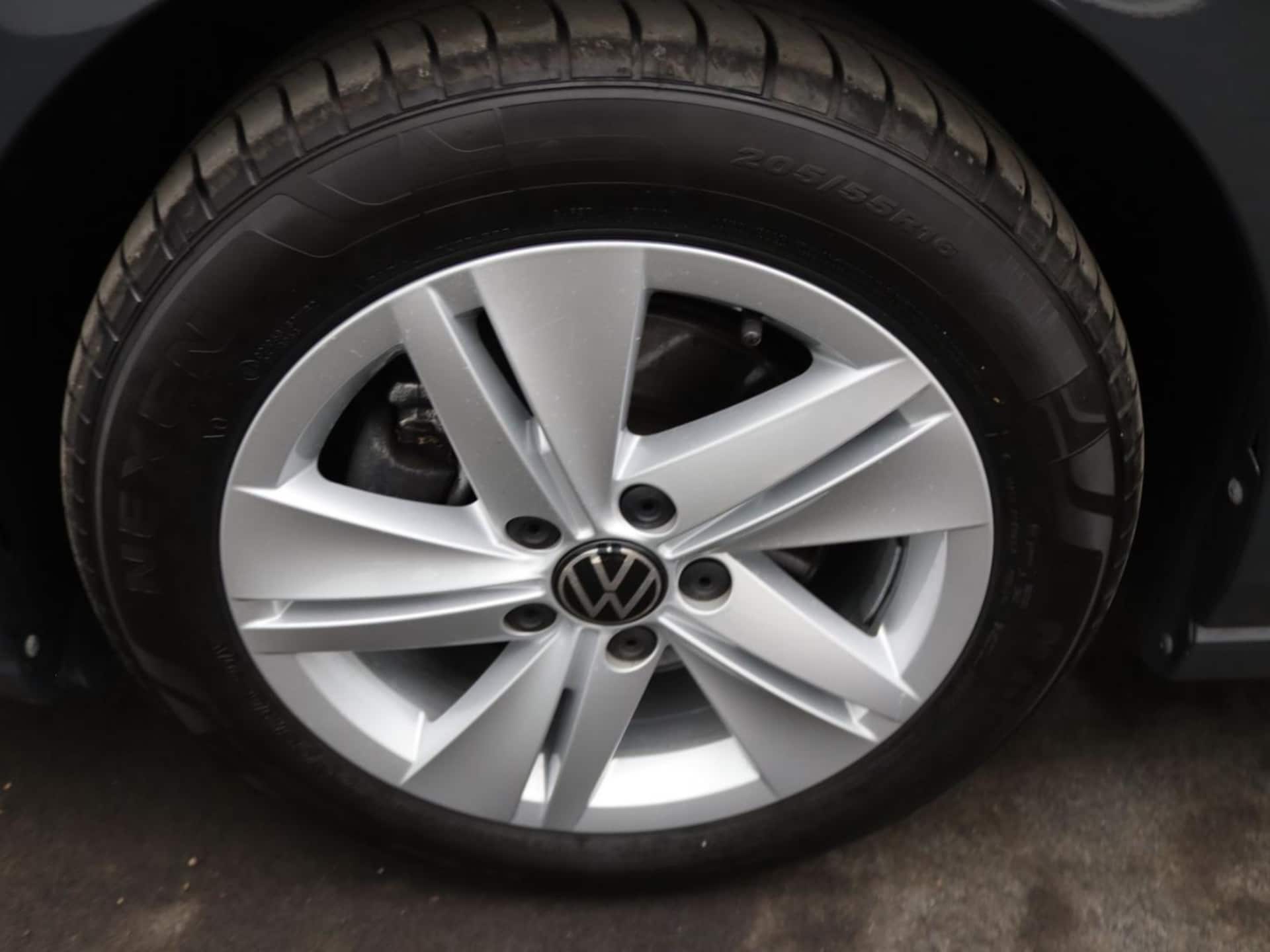 Volkswagen Golf Life