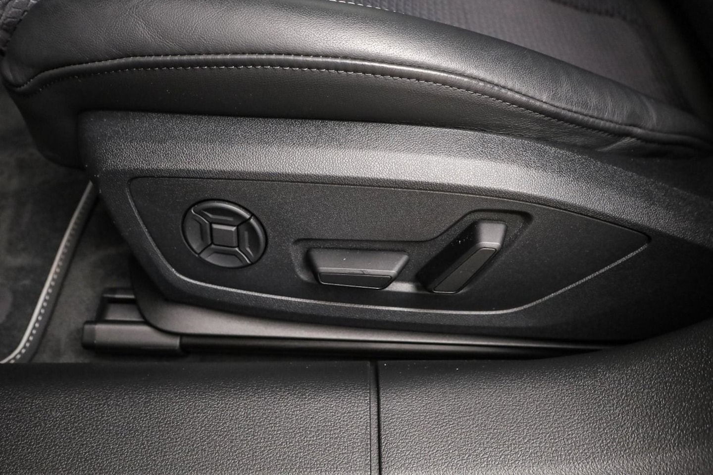 Bild über Audi S6 Avant TDI quattro tiptronic - für weitere Informationen kontaktieren Sie den Audi Partner