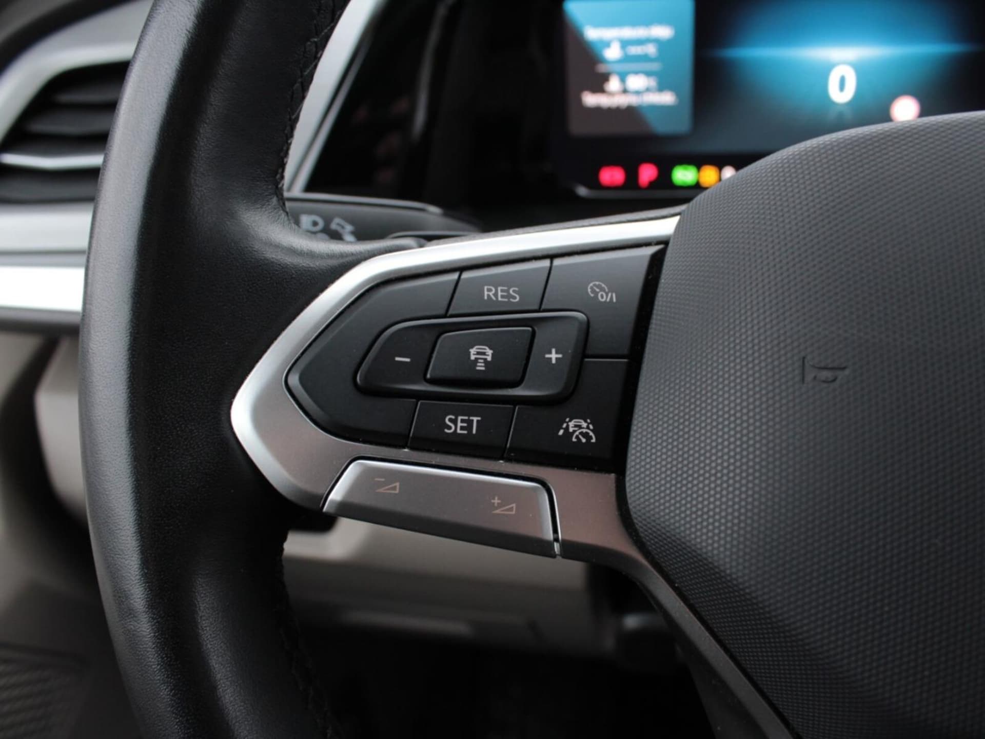 Volkswagen Multivan długi rozstaw osi Life