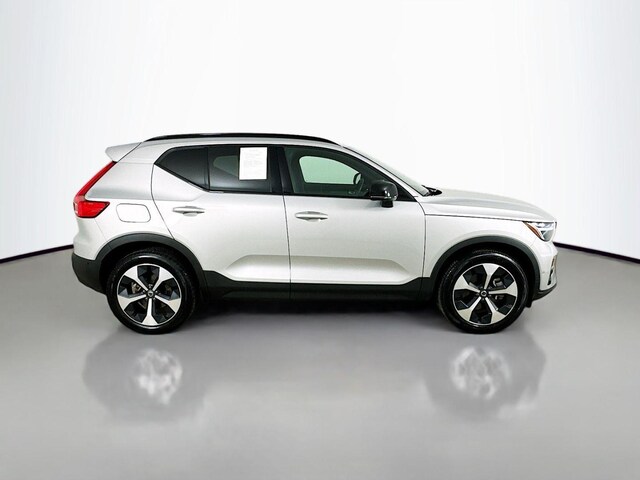 2025 Volvo XC40