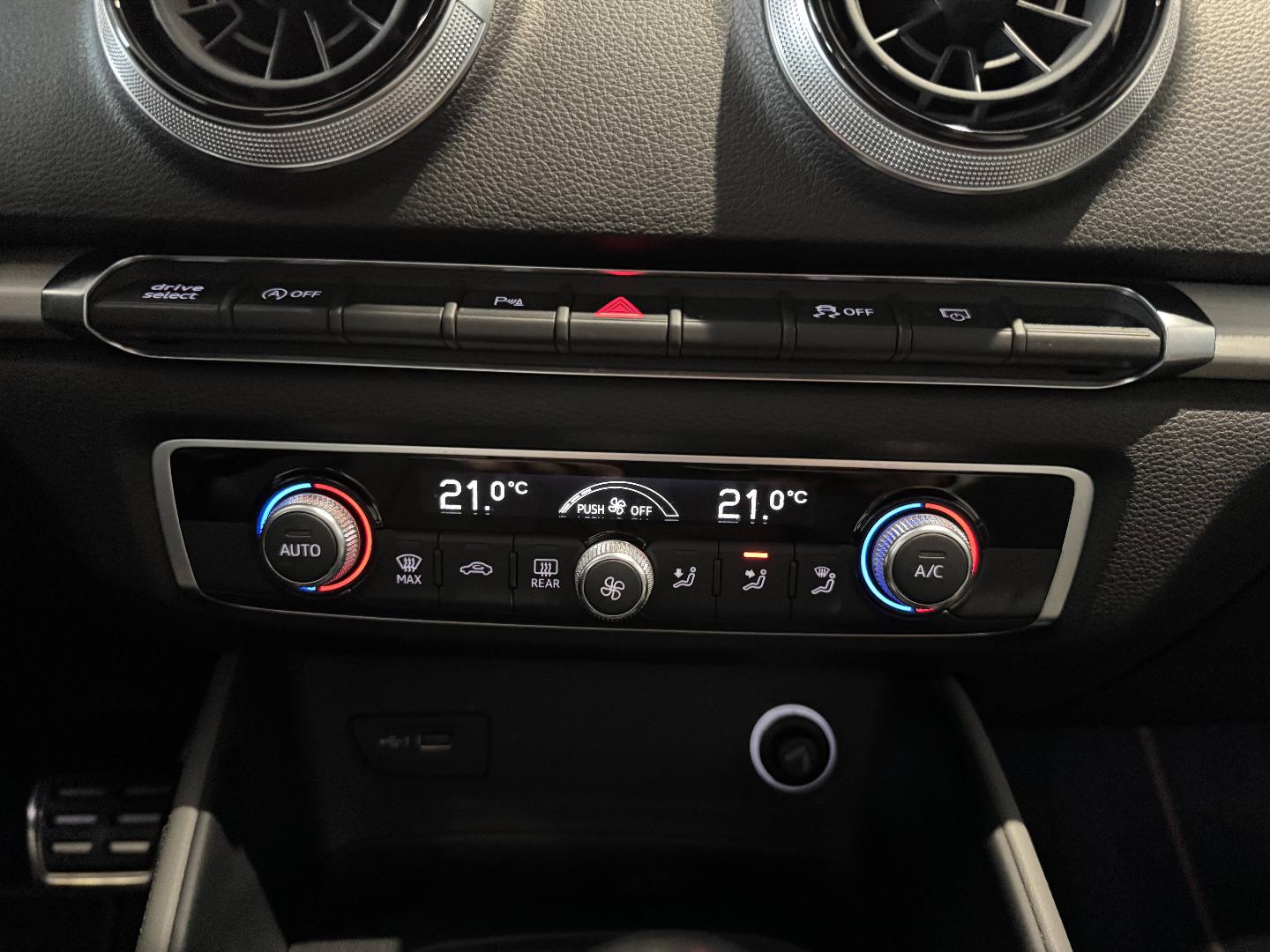 Image about Audi S3 Sportback S3 Sportback 2.0 TFSI quattro 228 kW (310 ch) S tronic