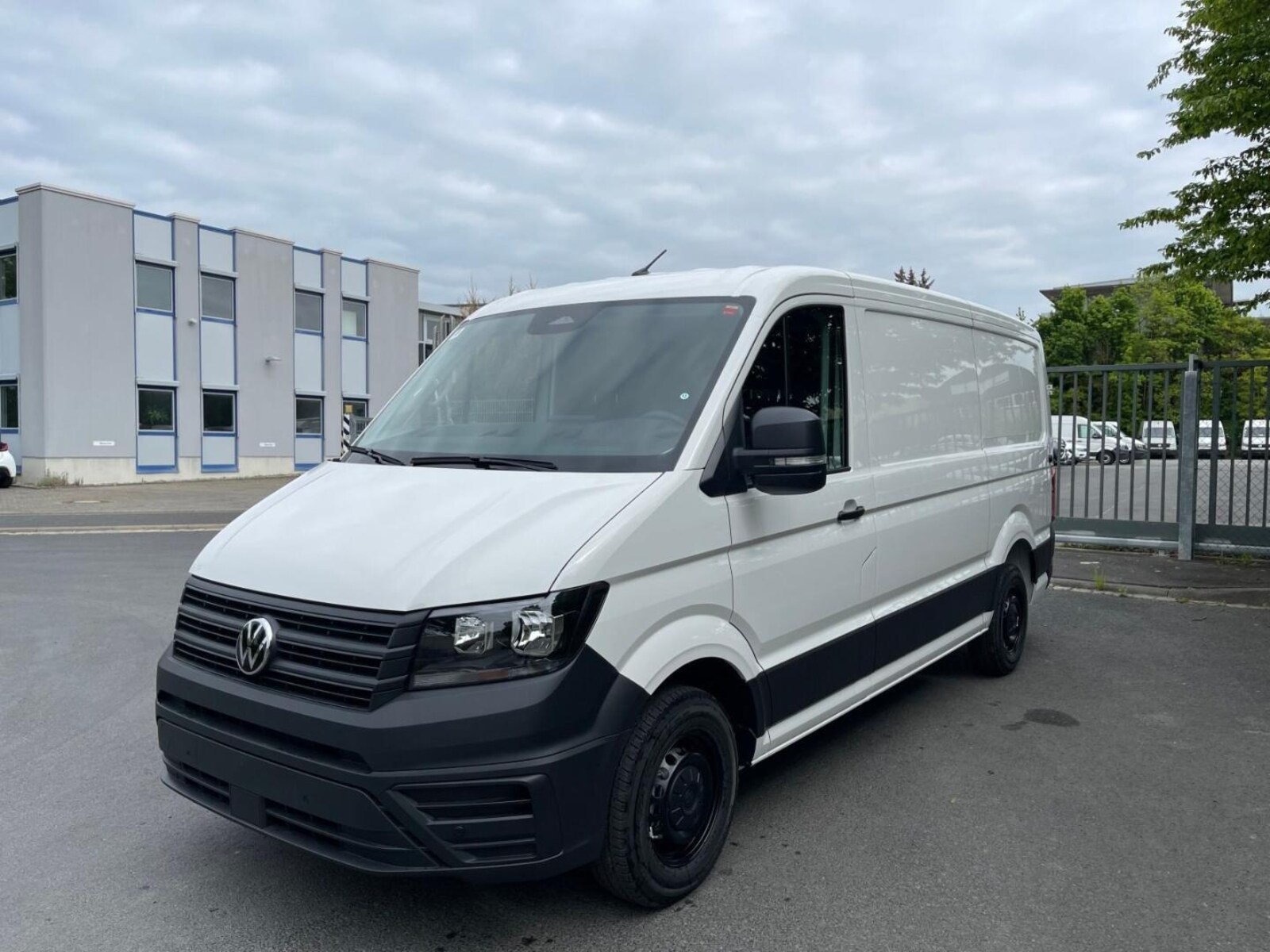 Volkswagen Crafter Kasten mittlerer Radstand – Bild 2