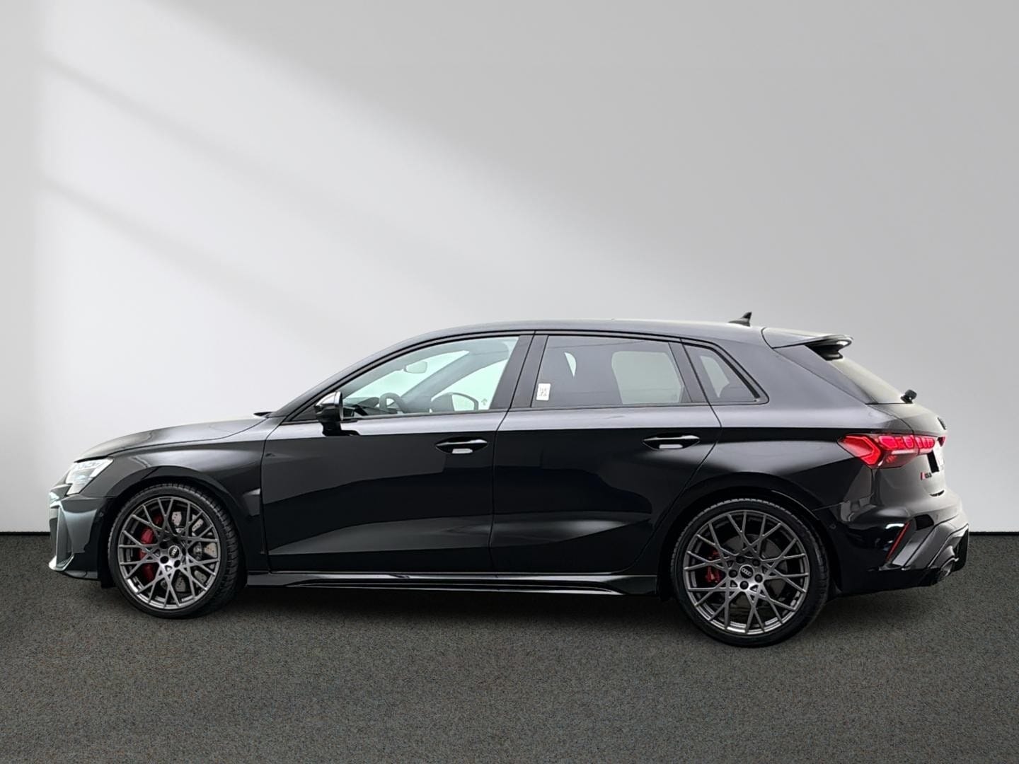 Bild über Audi RS 3 Sportback TFSI quattro 294 kW S tronic - für weitere Informationen kontaktieren Sie den Audi Partner