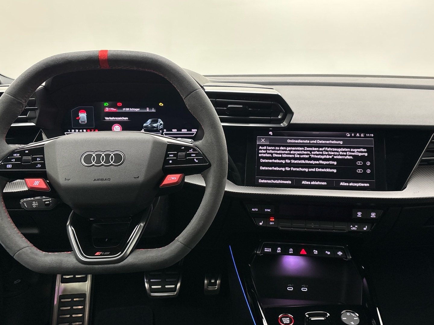 Bild über Audi RS 3 Sportback TFSI quattro 294 kW S tronic - für weitere Informationen kontaktieren Sie den Audi Partner