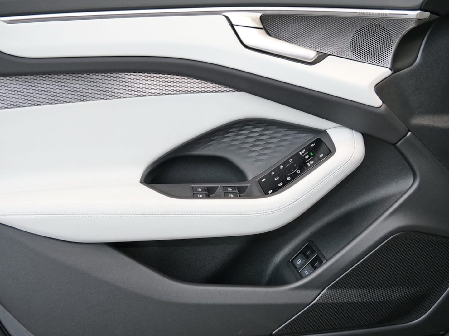 Bild über Audi A6 Limousine e-hybrid e-hybrid quattro 270 kW S tronic - für weitere Informationen kontaktieren Sie den Audi Partner