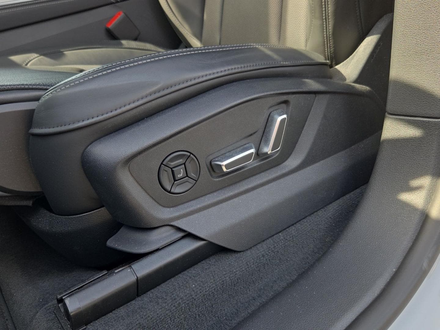 Bild über Audi Q8 SUV 50 TDI quattro tiptronic - für weitere Informationen kontaktieren Sie den Audi Partner