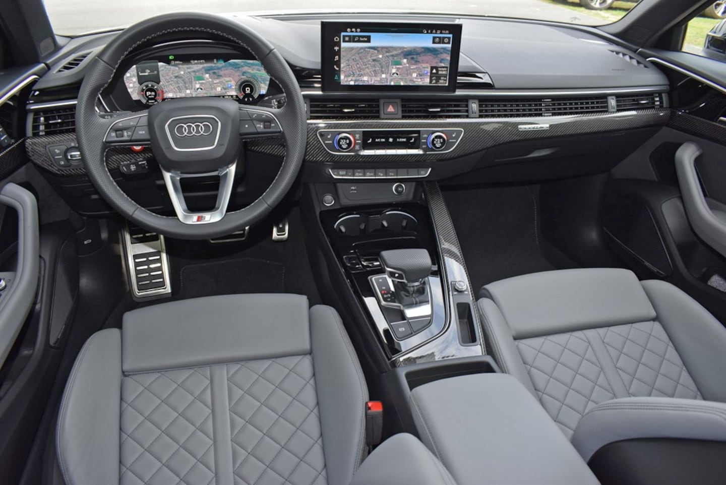 Bild über Audi A4 Avant S line 40 TDI quattro S tronic - für weitere Informationen kontaktieren Sie den Audi Partner