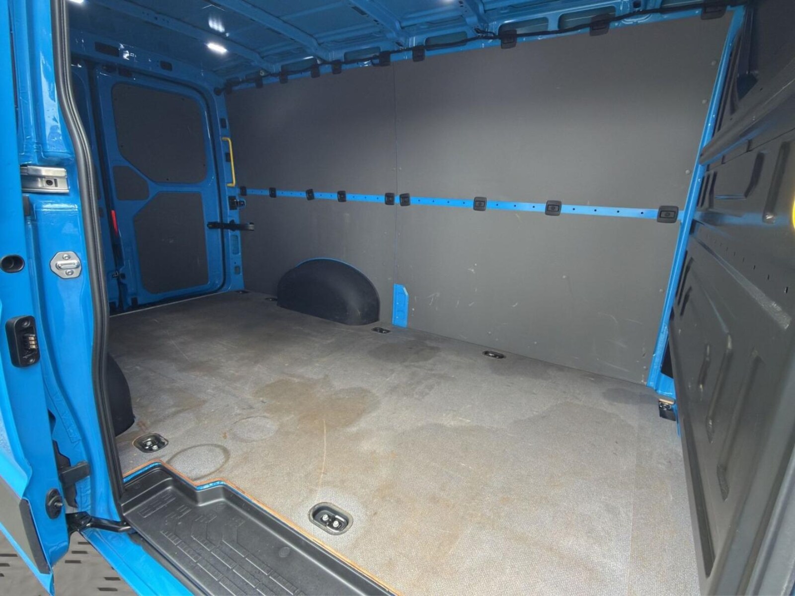 Volkswagen Crafter Kasten mittlerer Radstand – Bild 15