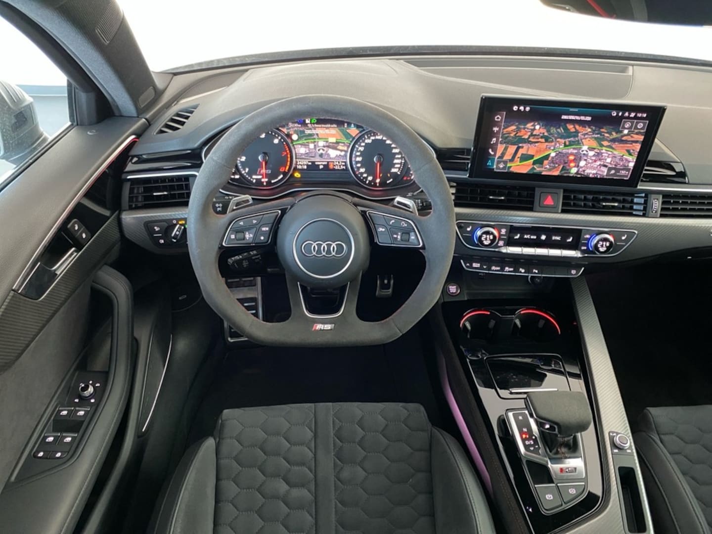 Bild über Audi RS 4 Avant TFSI quattro tiptronic - für weitere Informationen kontaktieren Sie den Audi Partner