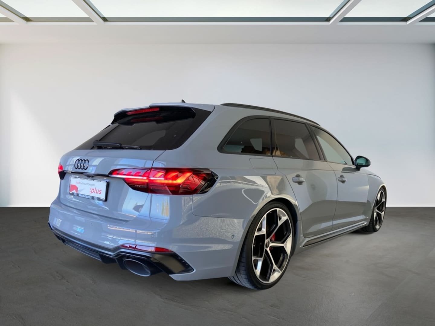 Bild über Audi RS 4 Avant TFSI quattro tiptronic - für weitere Informationen kontaktieren Sie den Audi Partner
