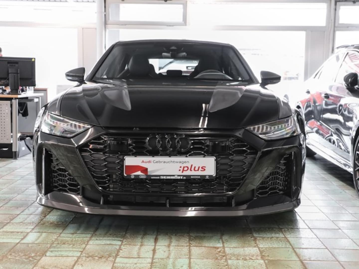 Bild über Audi RS 6 Avant performance quattro tiptronic - für weitere Informationen kontaktieren Sie den Audi Partner