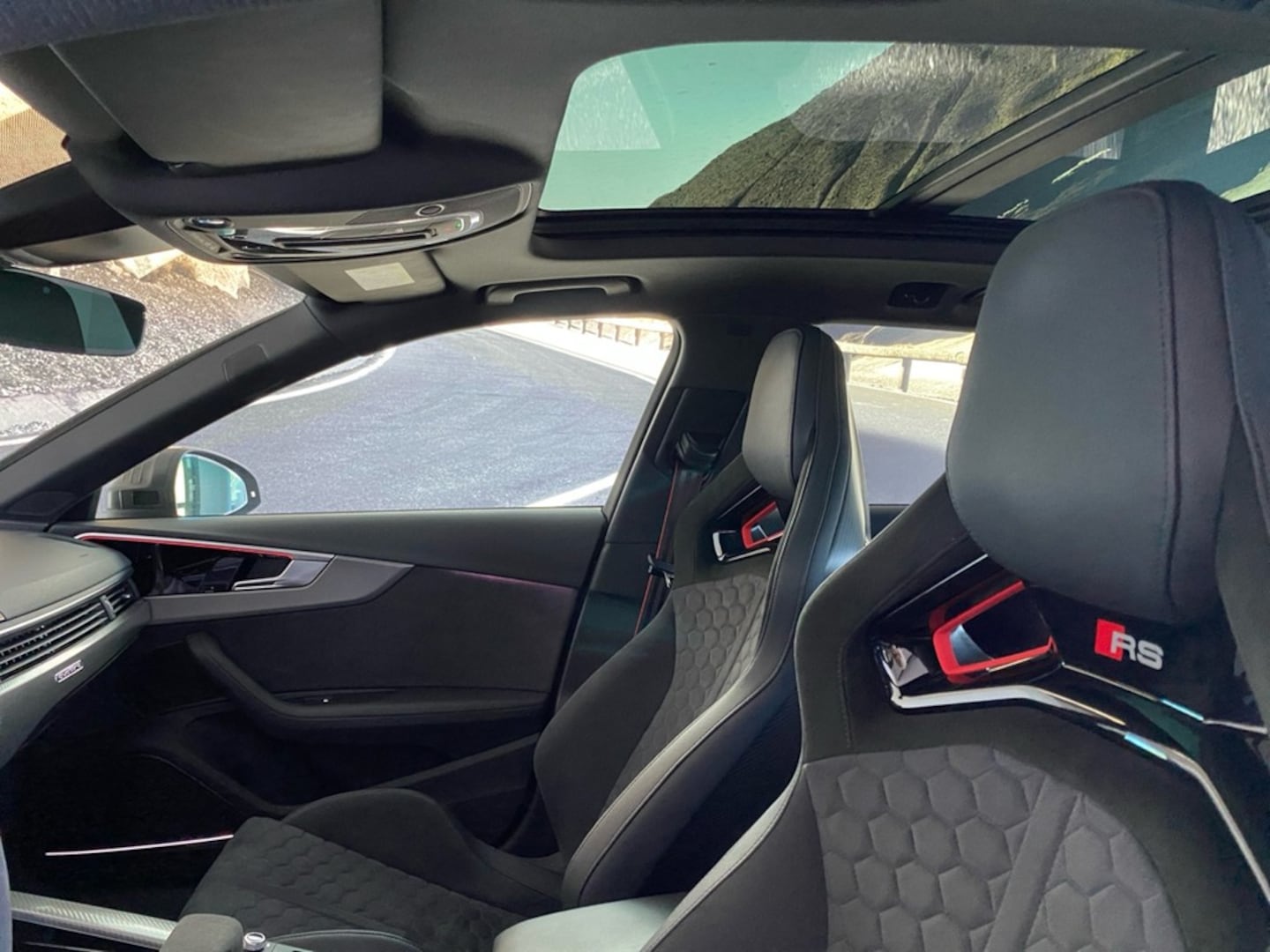 Bild über Audi RS 4 Avant TFSI quattro tiptronic - für weitere Informationen kontaktieren Sie den Audi Partner
