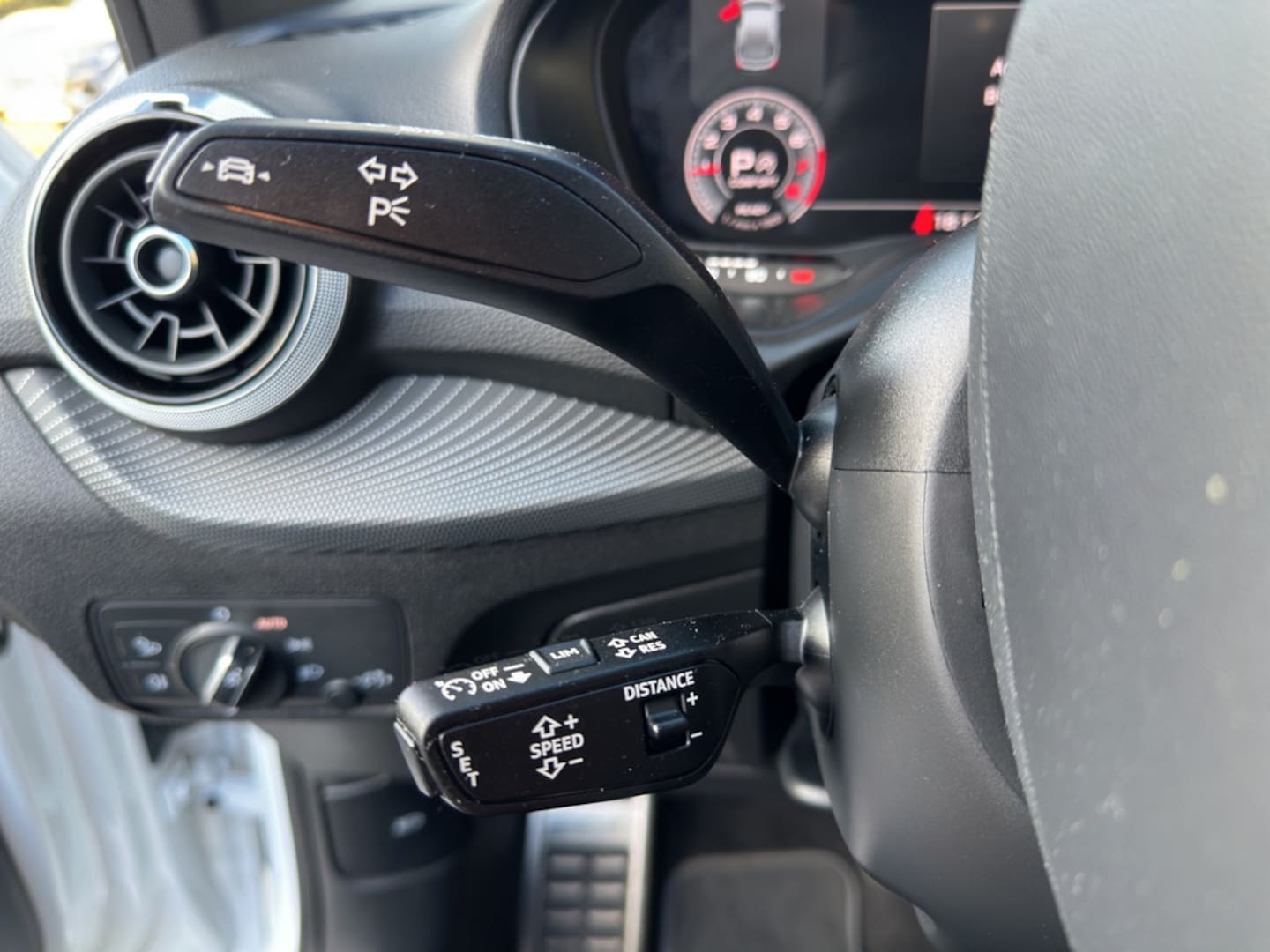 Bild über Audi Q2 S line 35 TFSI S tronic - für weitere Informationen kontaktieren Sie den Audi Partner