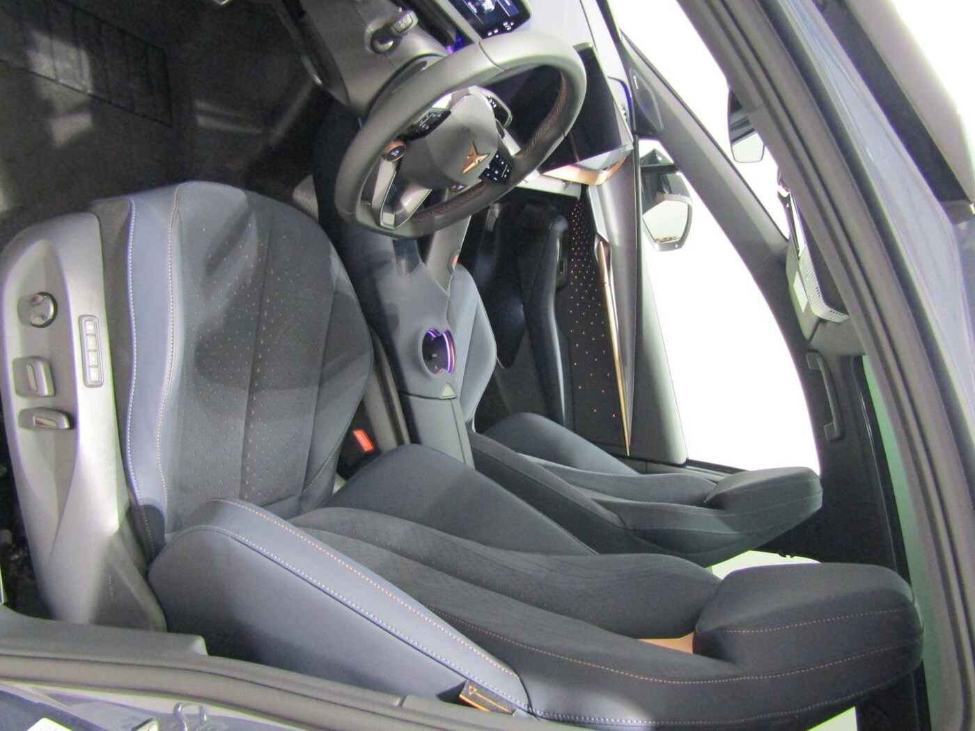 CUPRA Tavascan VZ First Edition Dual Motor AWD 77kWh 250 kW (340 CV) — photo 15