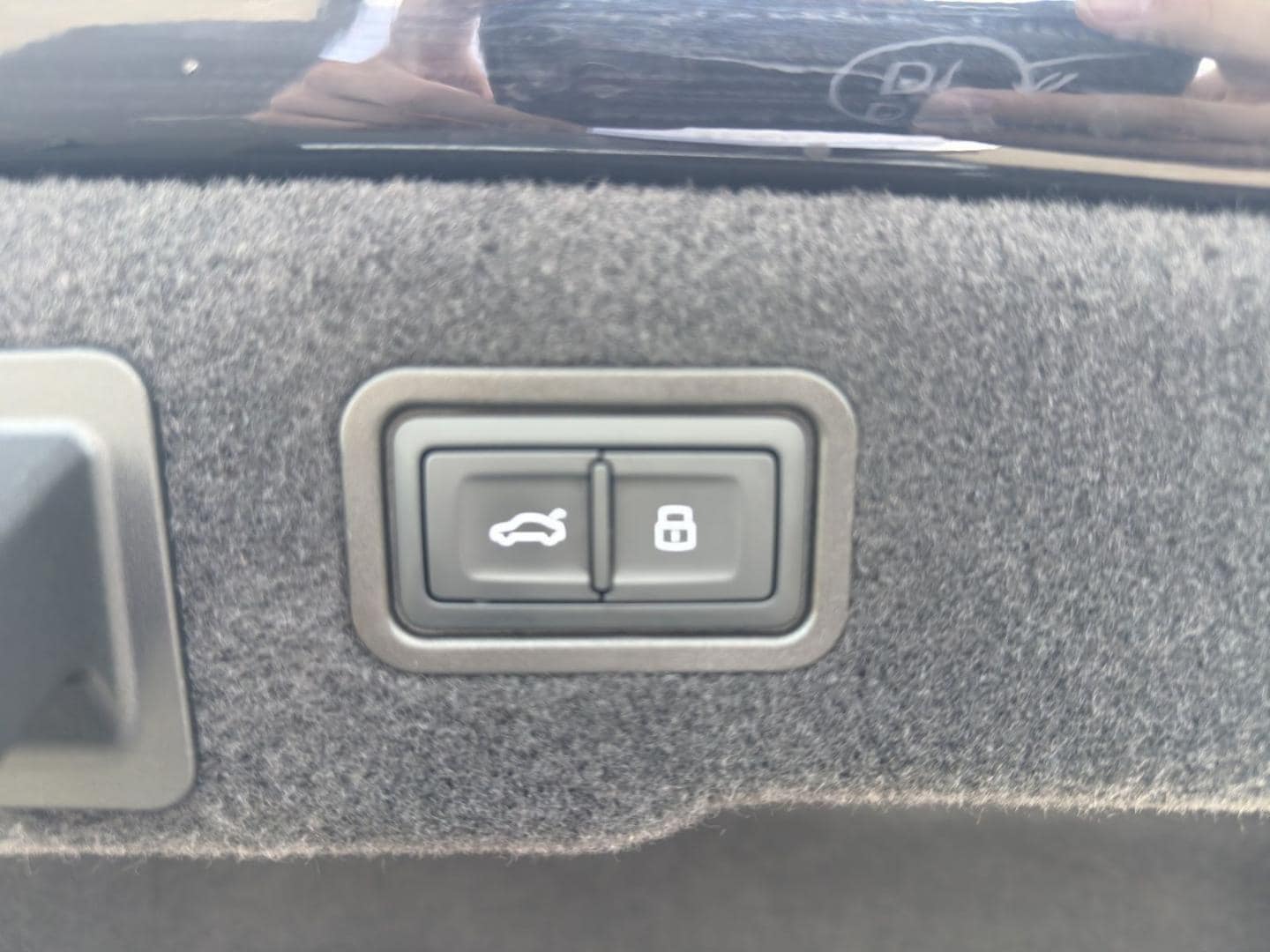 Bild über Audi A8 TFSI e 60 TFSI e quattro tiptronic - für weitere Informationen kontaktieren Sie den Audi Partner