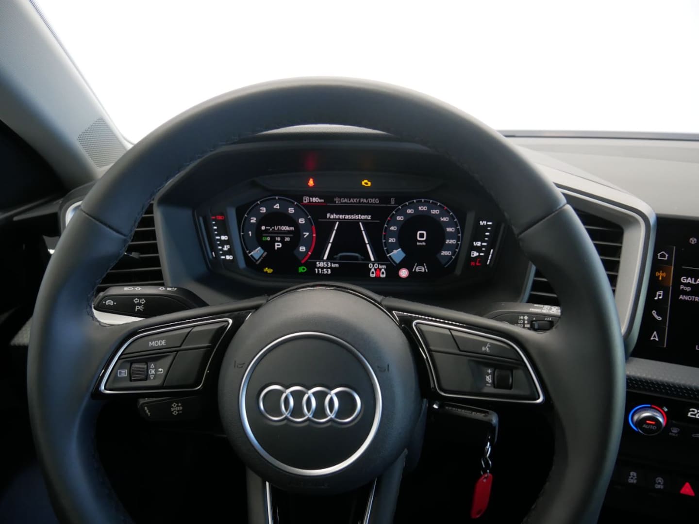 Bild über Audi A1 Sportback S line 25 TFSI S tronic - für weitere Informationen kontaktieren Sie den Audi Partner