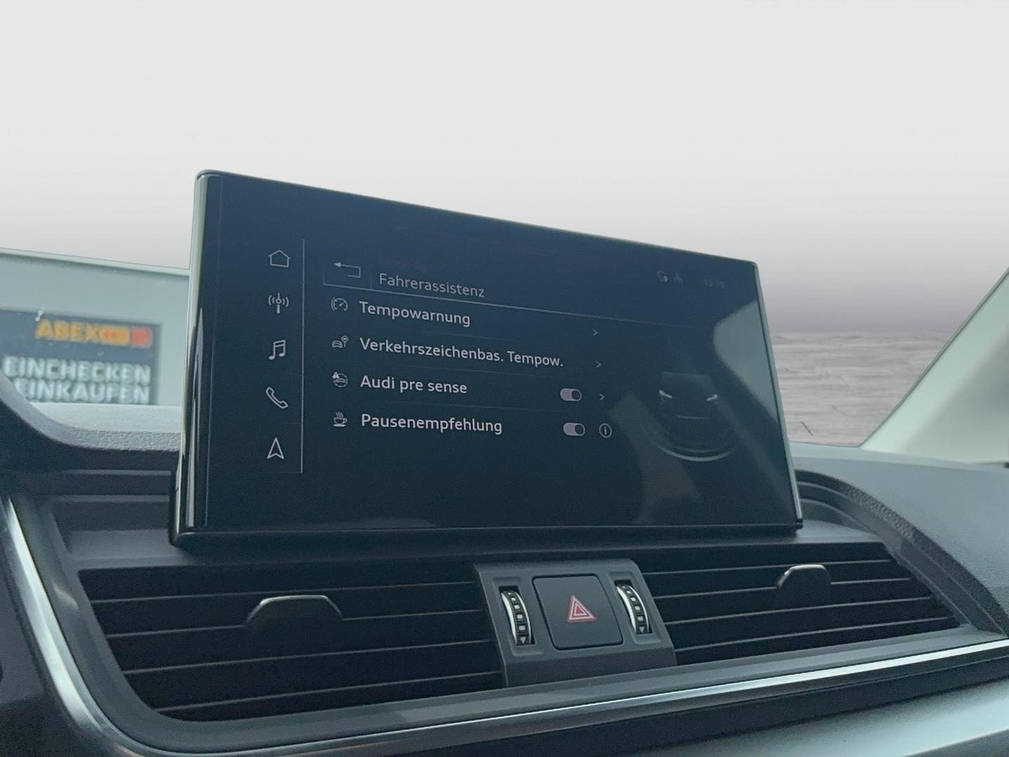 Bild über Audi Q5 Sportback 40 TFSI quattro S tronic - für weitere Informationen kontaktieren Sie den Audi Partner