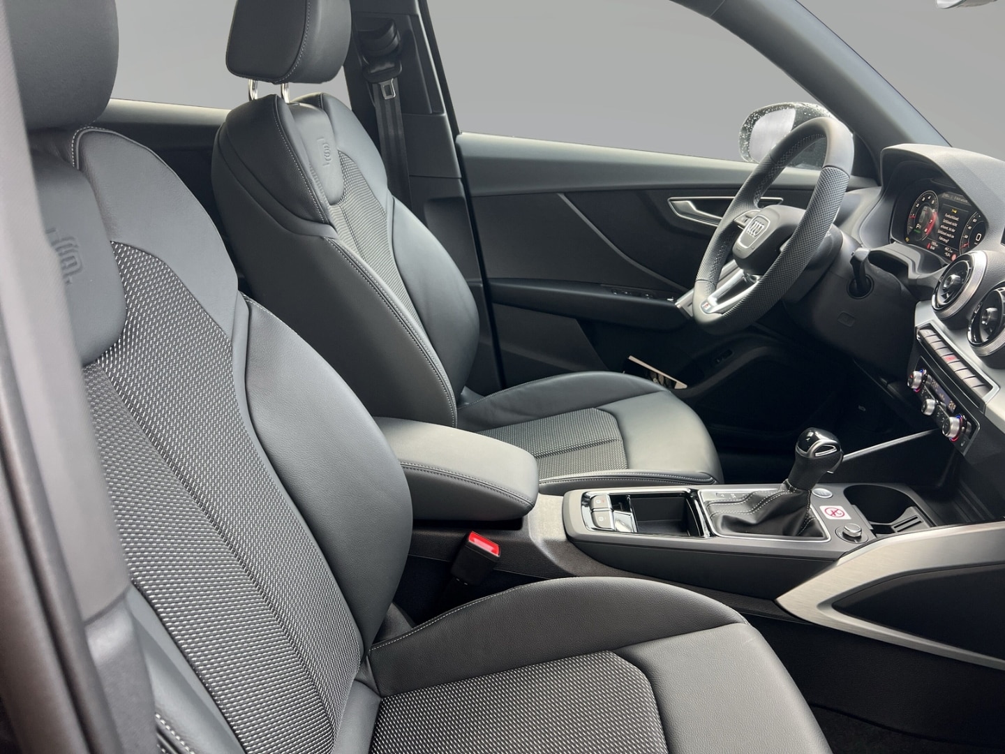 Bild über Audi Q2 S line 40 TFSI quattro S tronic - für weitere Informationen kontaktieren Sie den Audi Partner