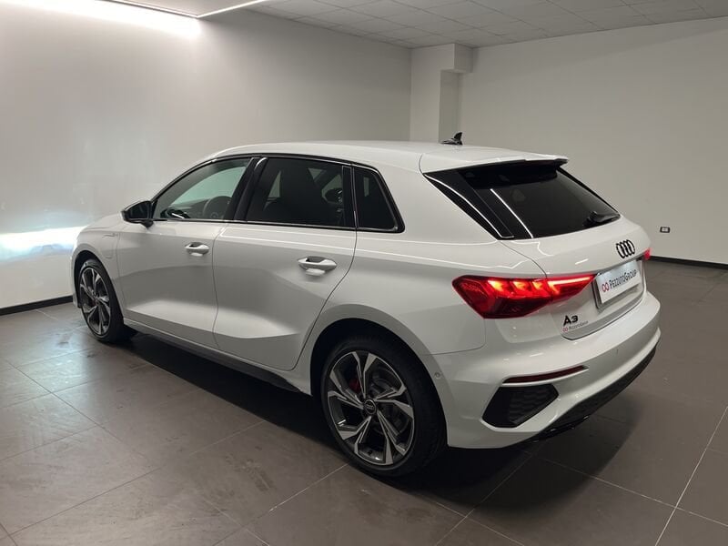 Immagine di Audi A3 Sportback TFSI e S line edition 45 TFSI e 180 kW (245 CV) S tronic - Vista: for more details contact your dealer
