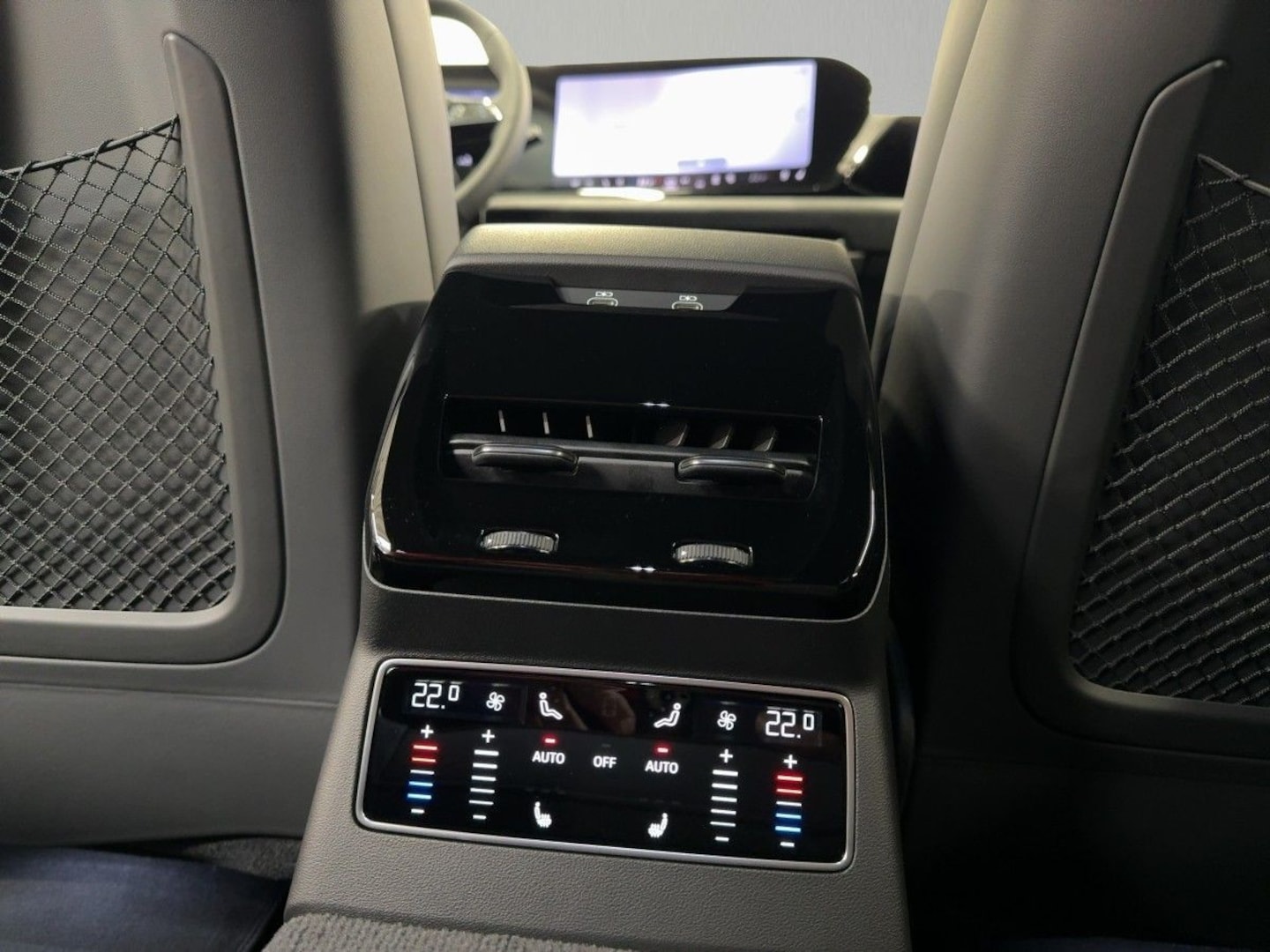 Bild über Audi A6 Avant TDI quattro 220 kW S tronic - für weitere Informationen kontaktieren Sie den Audi Partner