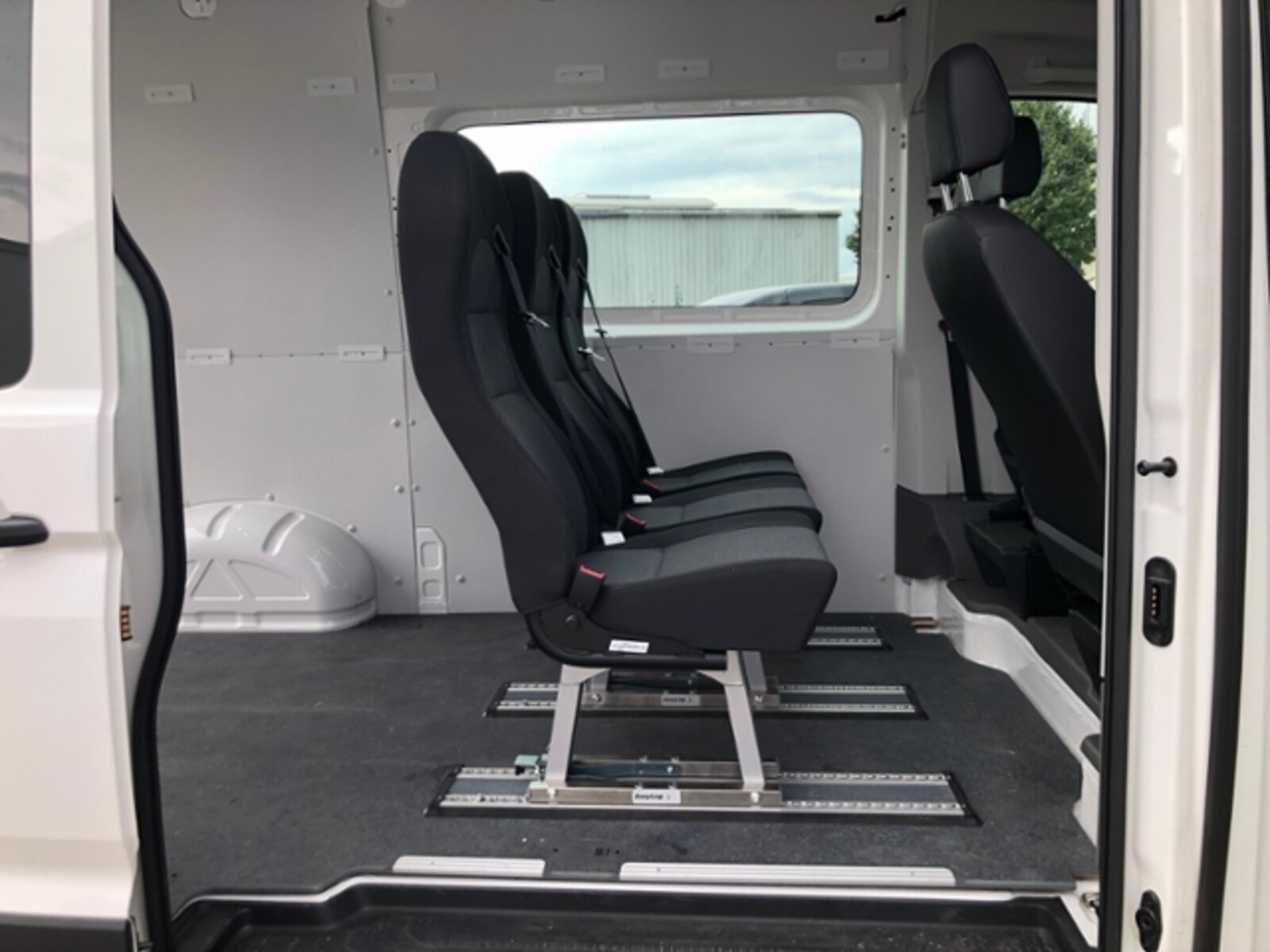 Volkswagen Crafter Kasten mittlerer Radstand – Bild 11