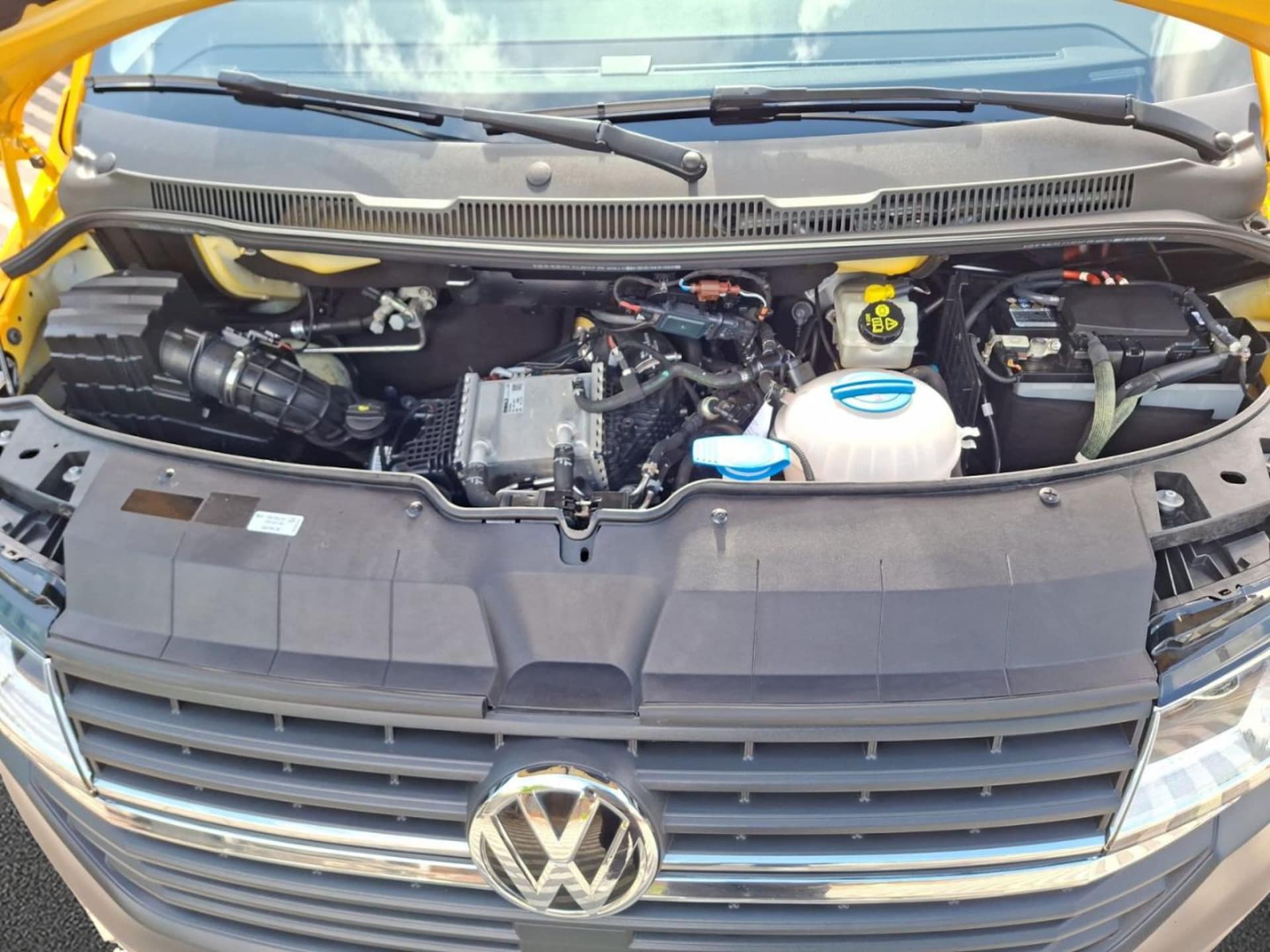 Volkswagen T6.1 Transporter Kombi langer Radstand