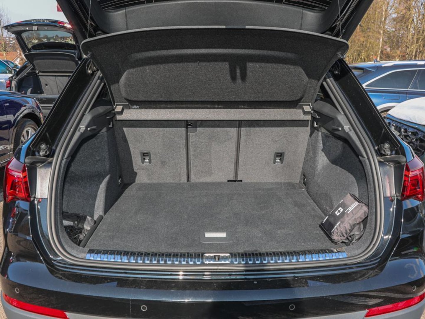 Bild über Audi Q3 45 TFSI quattro S tronic - für weitere Informationen kontaktieren Sie den Audi Partner