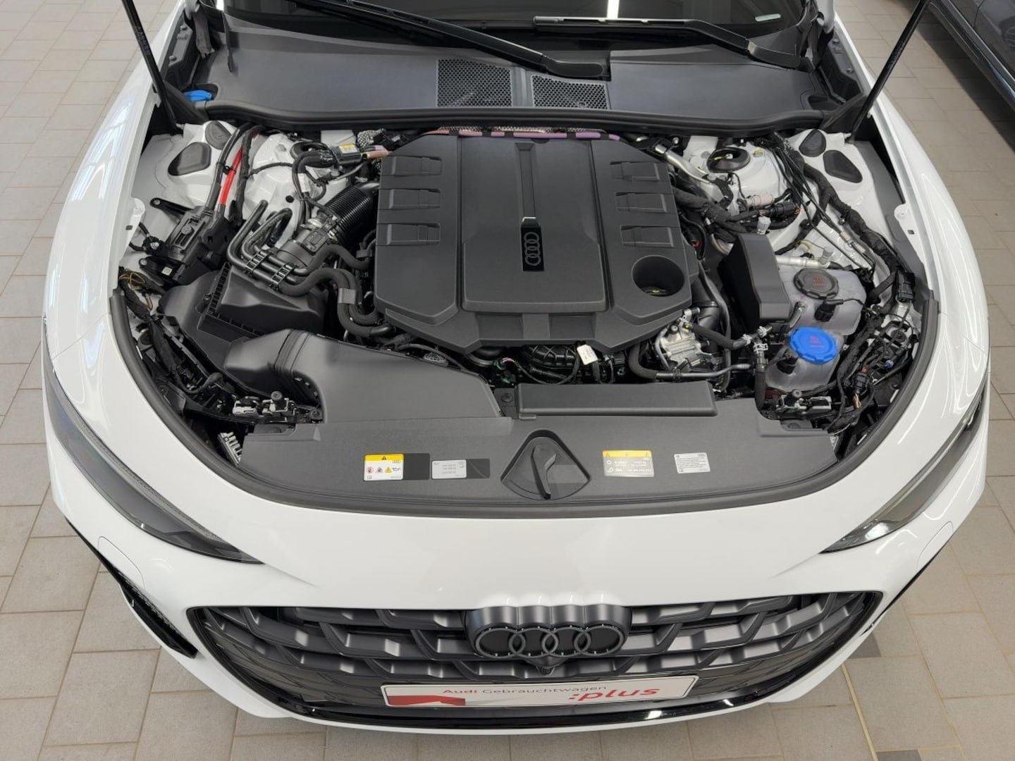 Bild über Audi A6 Avant TDI quattro 220 kW S tronic - für weitere Informationen kontaktieren Sie den Audi Partner
